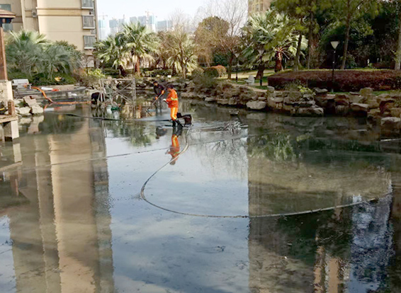 民丰景观池淤泥清理